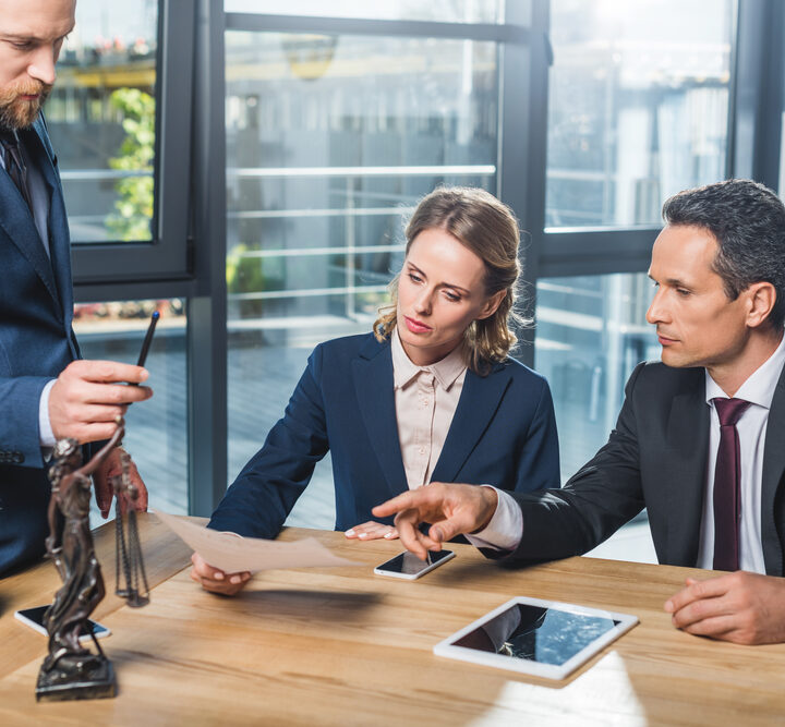 Business Owners Rely on Commercial Lawyers for Legal Risk Reduction